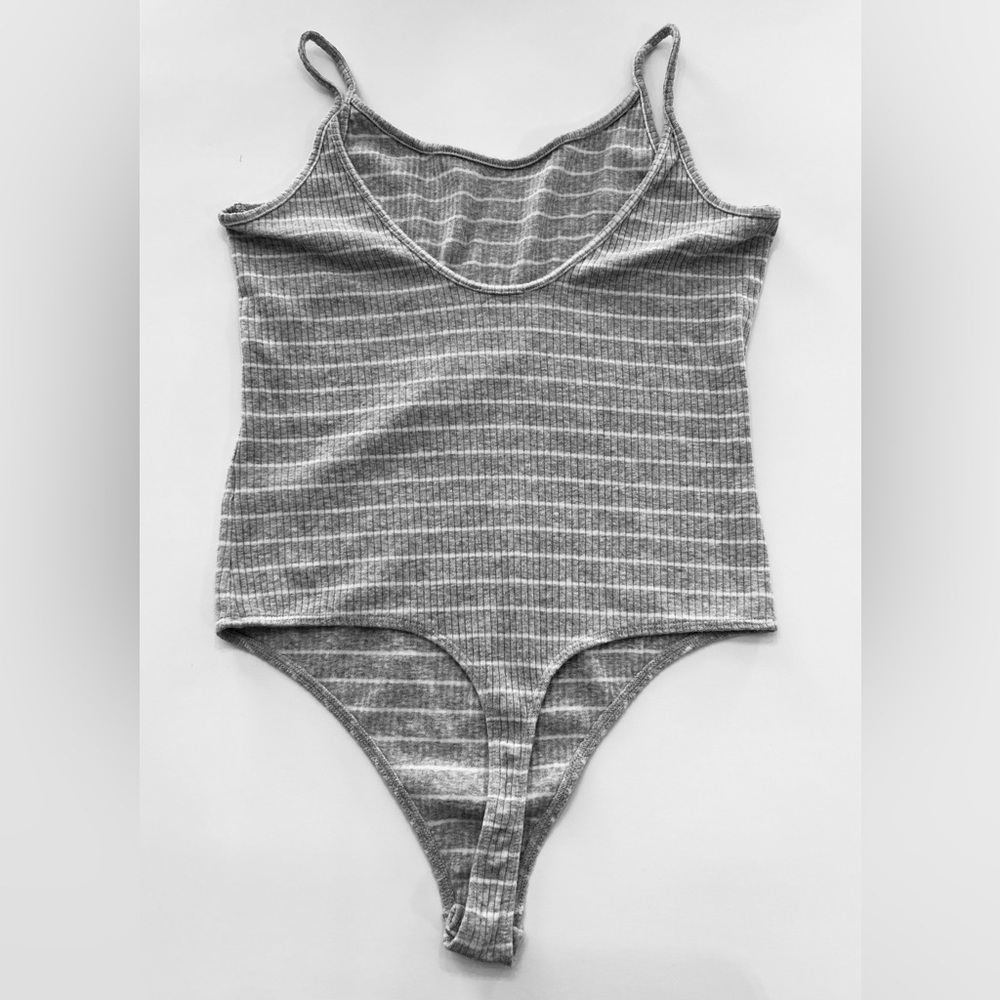 NWOT Express Women's Gray and White Striped Bodysuit Size M - Picture 2 of 10